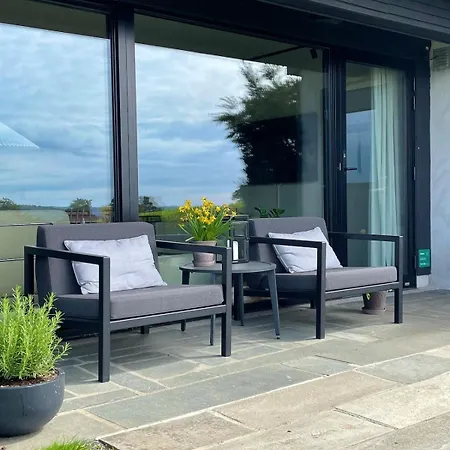 Newly Renovated In A Residential Area With Great View * Kristiansand